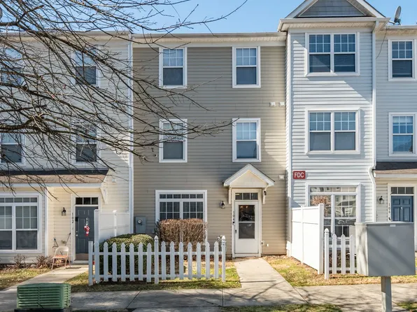 8631 Neuse Club Ln APT 104, Raleigh, NC 27616