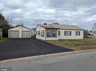 25 Lea Rd, New Castle, DE 19720