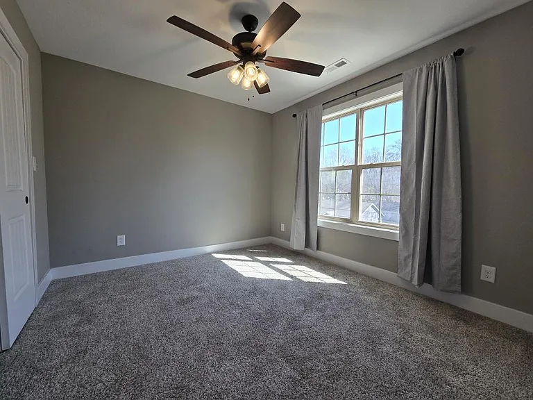 414 Oak St — Photo 16