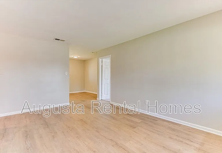 329 E View Dr — Photo 7