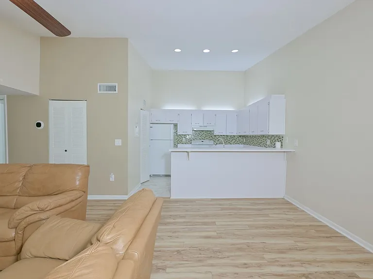 3301 Crystal Ct E #O — Photo 7