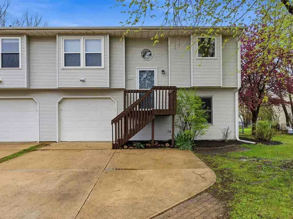 660 Molly Dr, North Liberty, IA 52317