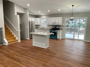 5 Hickory Oaks Ct, Bolingbrook, IL 60490