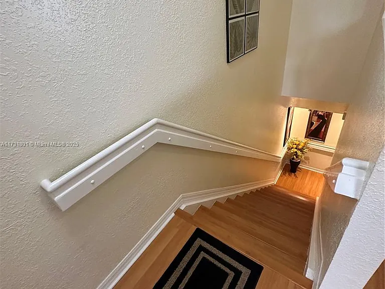 425 E 3rd Ave #6 — Photo 12