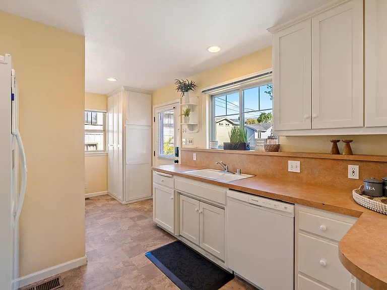 1310 Peach St — Photo 11