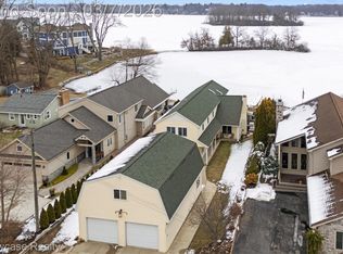 2324 N Duck Lake Rd, Highland, MI 48356