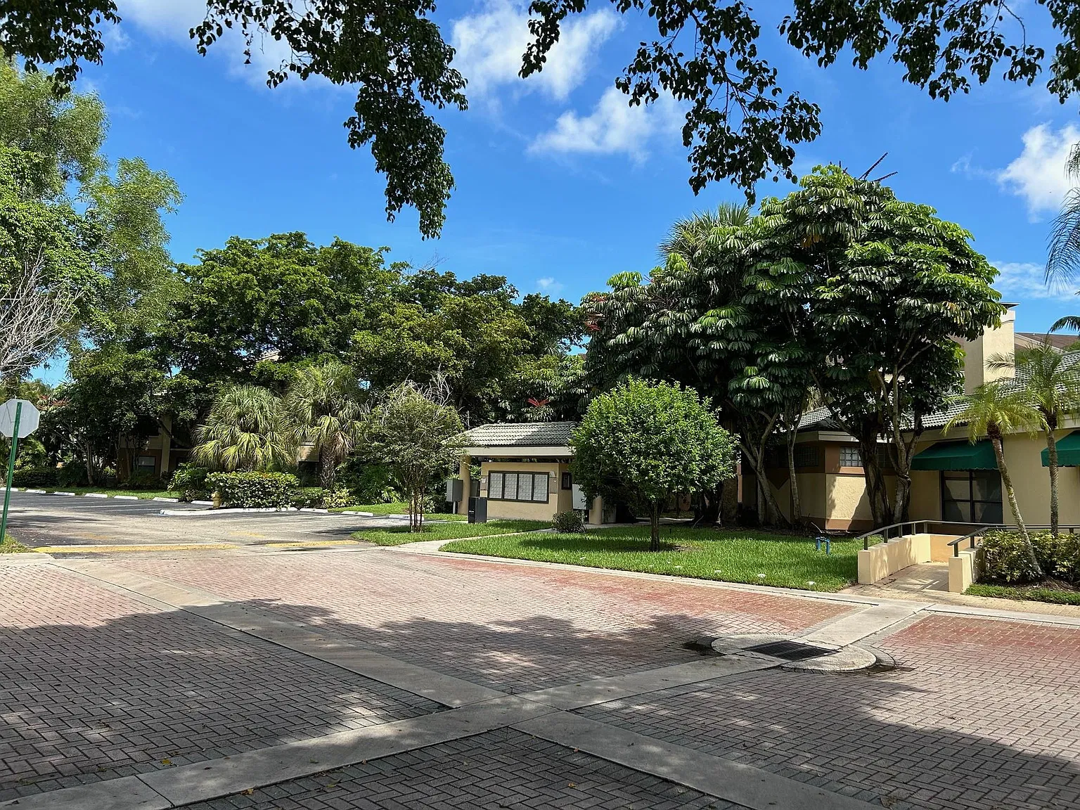 2 bed, 2.0 bath, 1024 sqft, $2,150 — Photo 4