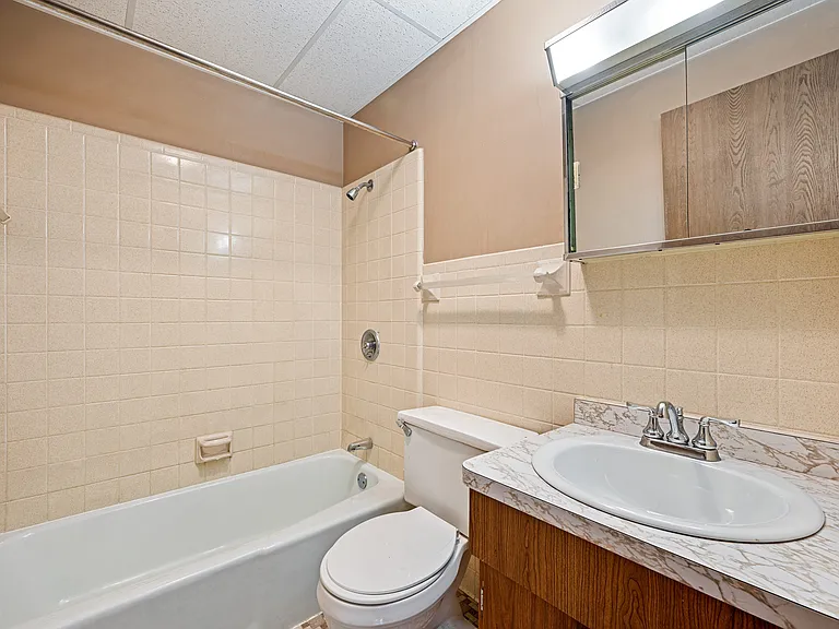 521 W 11th St #6 — Photo 7