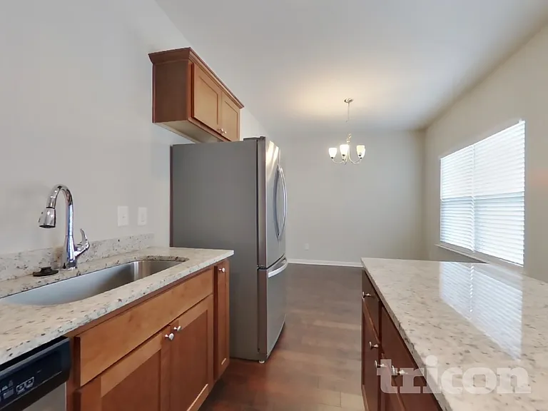 202 Ashmere Ct — Photo 5