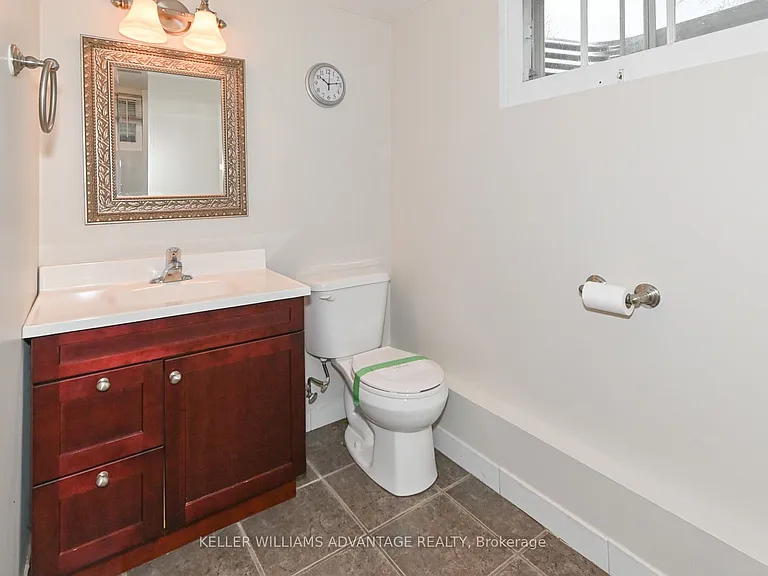 936 Somerville St — Photo 19