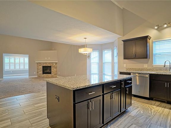 4th image of 92 Waterford Way
