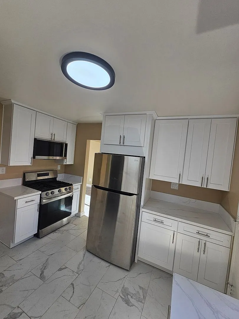 691 Graves Ave — Photo 3