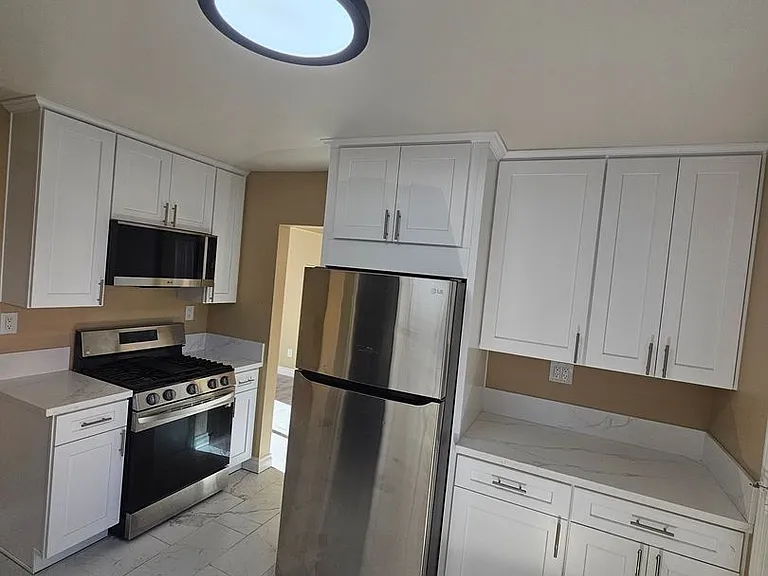 691 Graves Ave — Photo 3