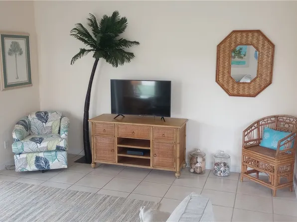 1406 Weeping Willow Ct, Cape Coral, FL 33909