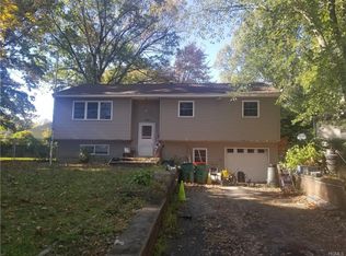 37 Robin Rd, Poughkeepsie, NY 12601