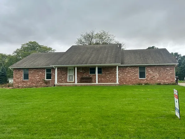 200 Mockingbird Ln, Le Roy, IL 61752