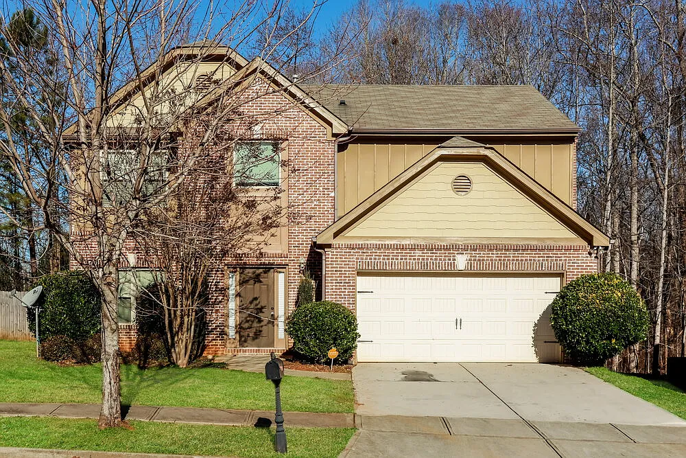 4 bed, 2.5 bath, 2100 sqft, $3,280 — Photo 1