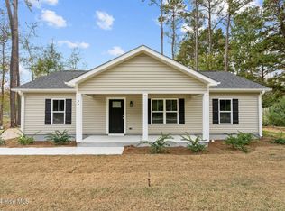 77 Mount Gallon Rd, Rocky Point, NC 28457