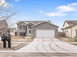 989 39th Ave W, West Fargo, ND 58078