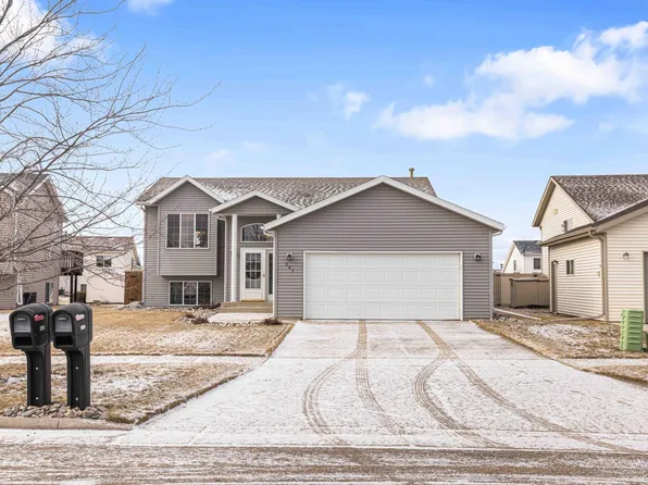 989 39th Ave W, West Fargo, ND 58078