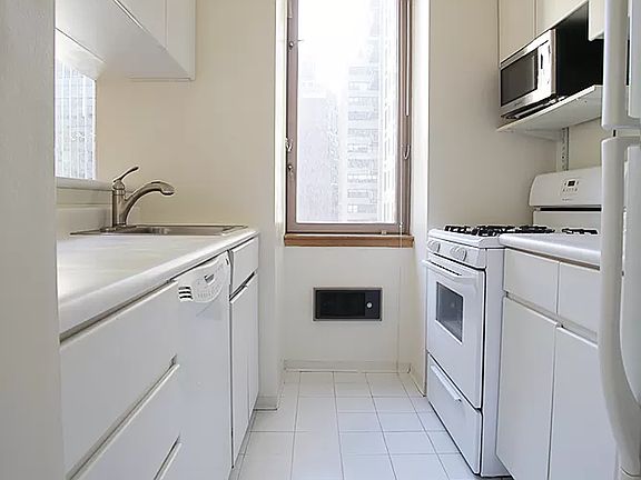 4th image of 235 E 40th St APT 7G