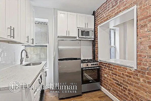 1st image of 116 S 1st St APT 10