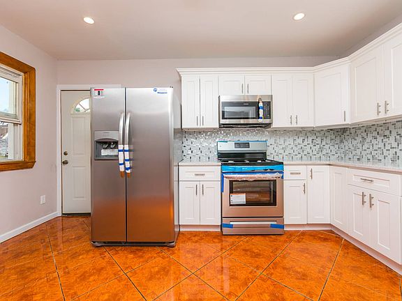 5th image of 10917 199th St