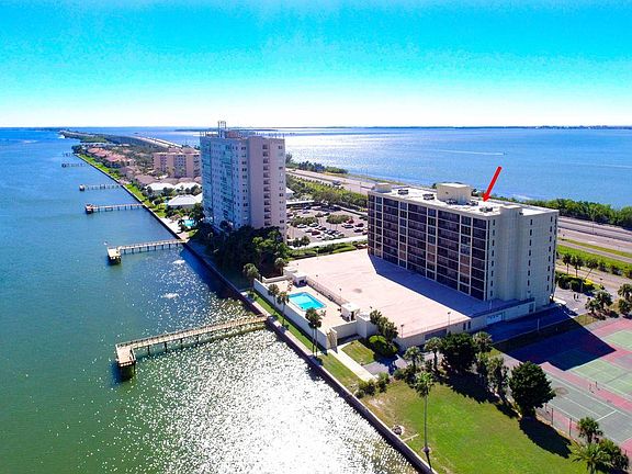 A beautiful direct Tampa Bay water front community. building with two side of water views: Tampa Bay and Gulf of Mexico.