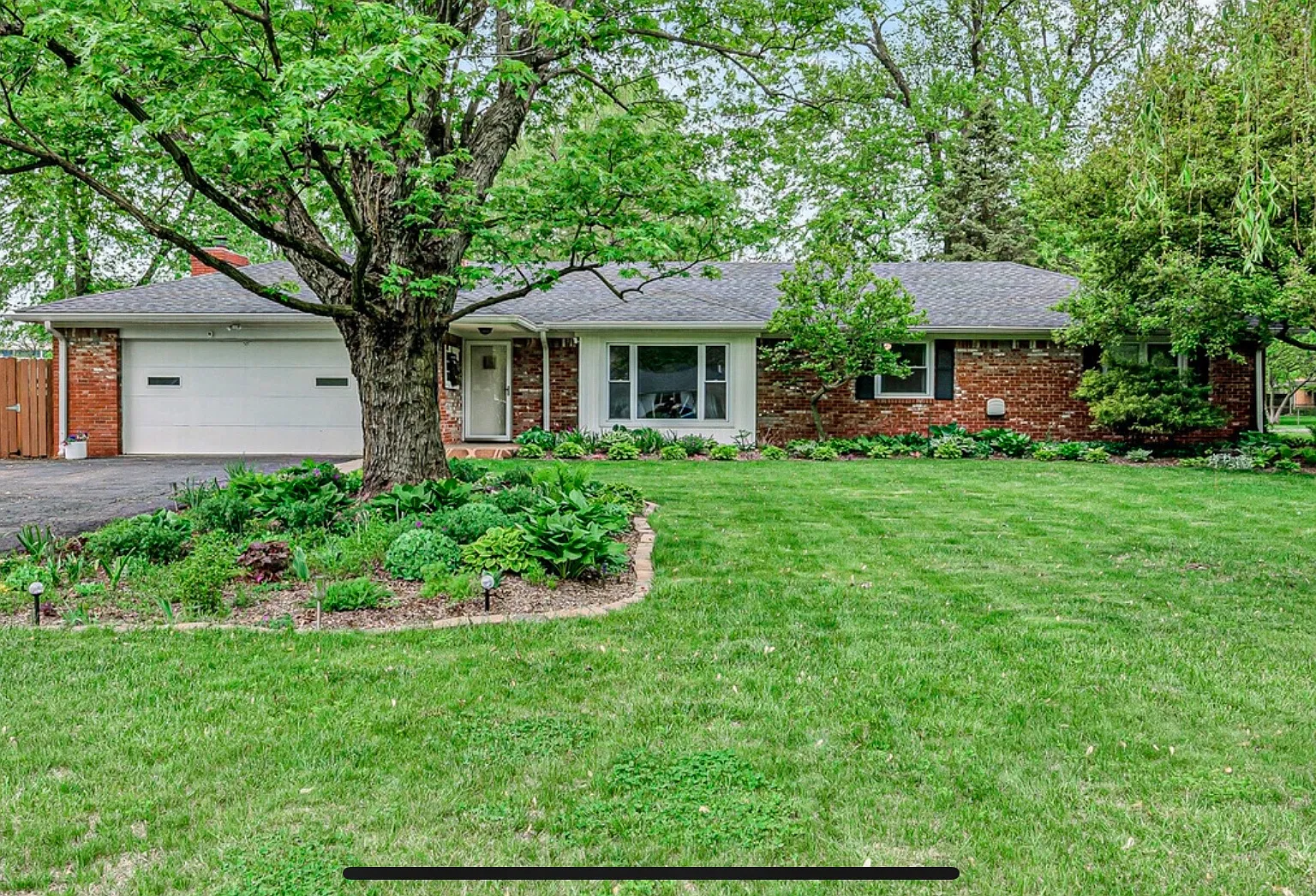 3 bed, 1.5 bath, 1902 sqft, $2,450 — Photo 1