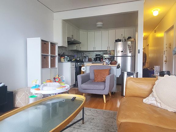 3rd image of 357 Cumberland St APT 3