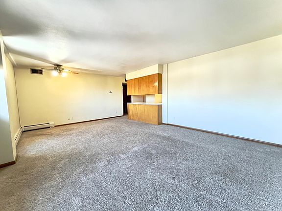 4th image of 633 Robert St S APT 208