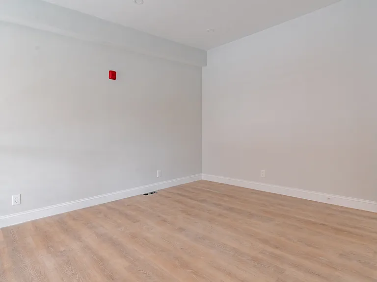 146 Main St #101 — Photo 15