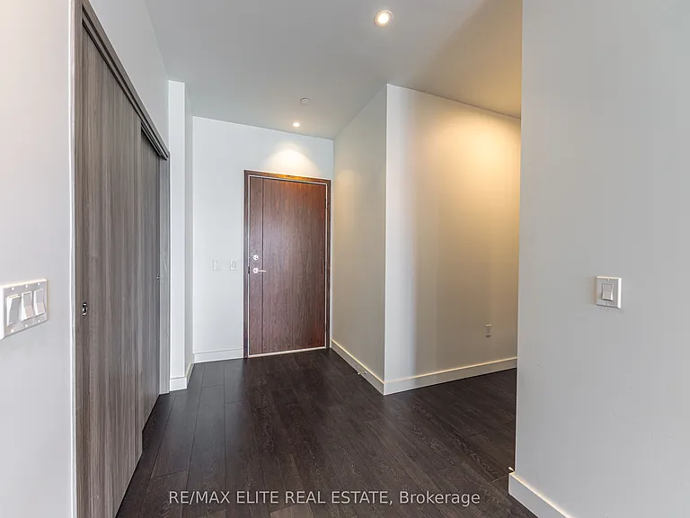 85 McMahon Dr #612 — Photo 10