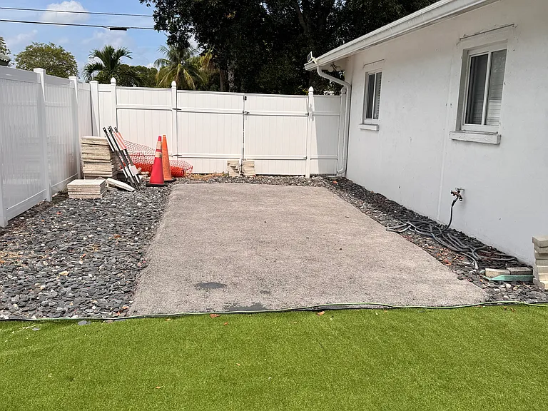 616 E Conference Dr — Photo 17