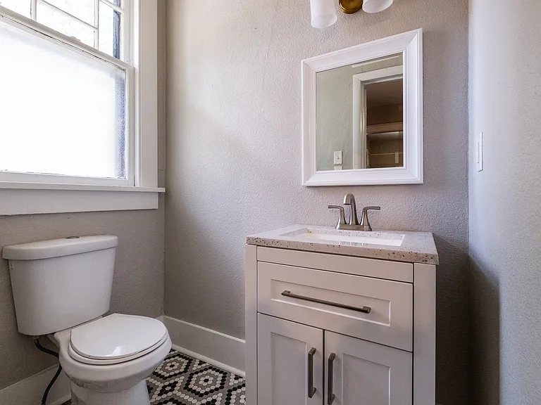 401 Johnson St #A — Photo 9