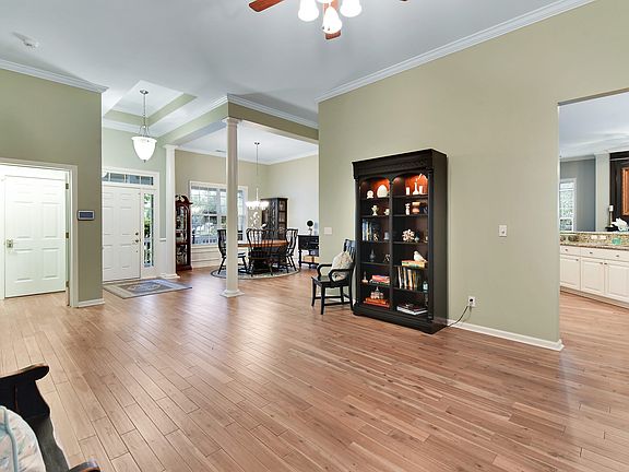 4th image of 12 Longberry Ln