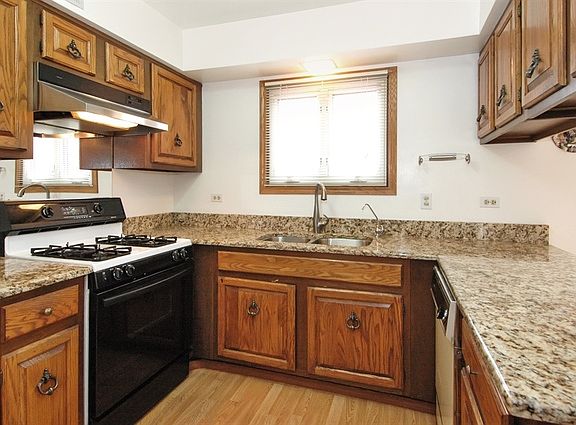 4th image of 1060 Worthington Dr
