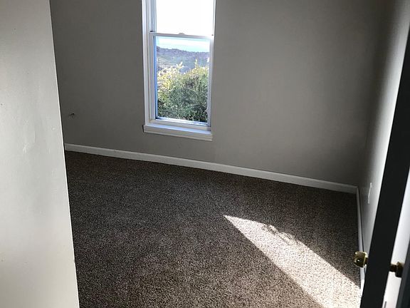 4th image of 811 W Oak St
