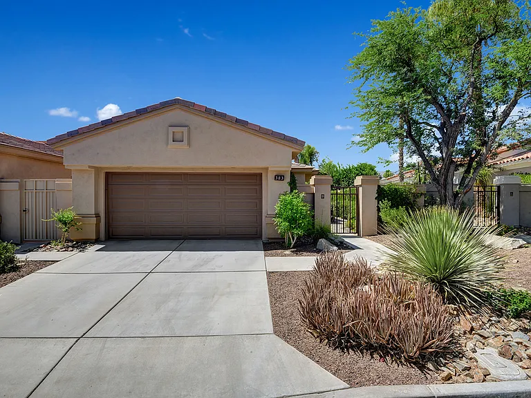 383 Desert Holly Dr — Photo 36