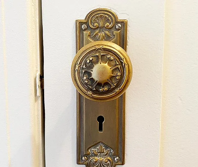 Original door knobs (restored)