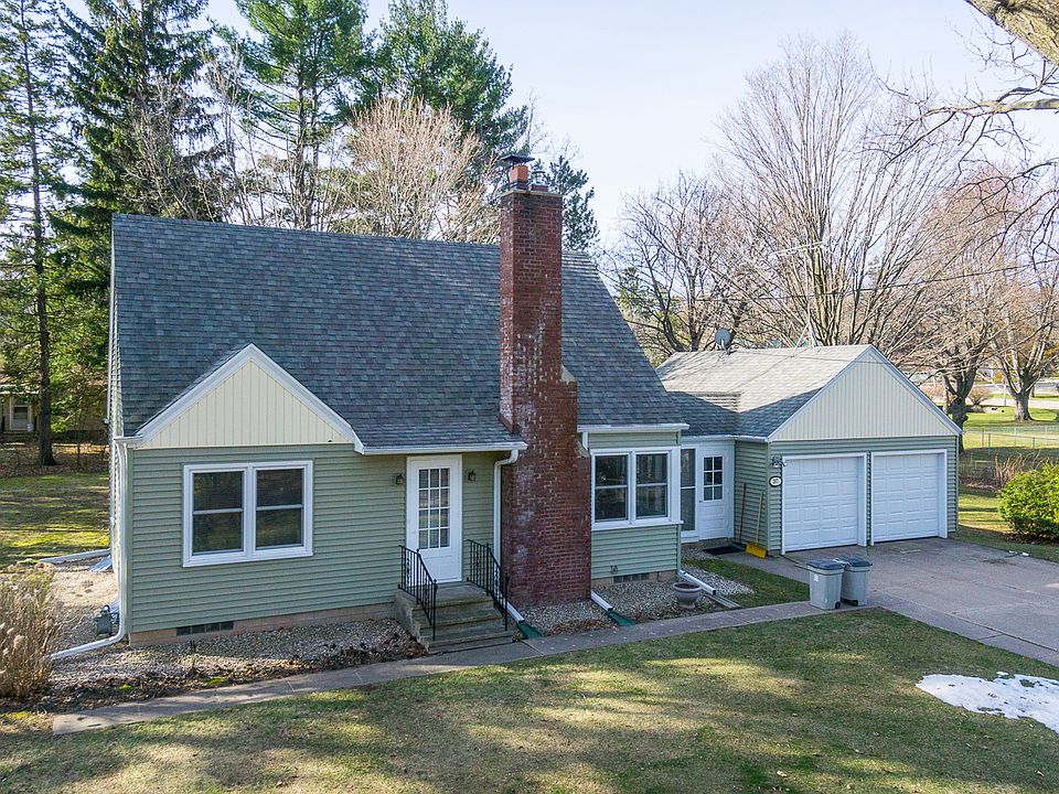 1st image of 207 E Birdsall St
