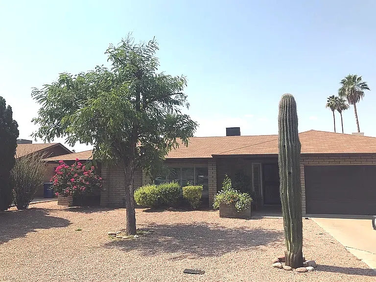 1613 E Watson Dr — Photo 2