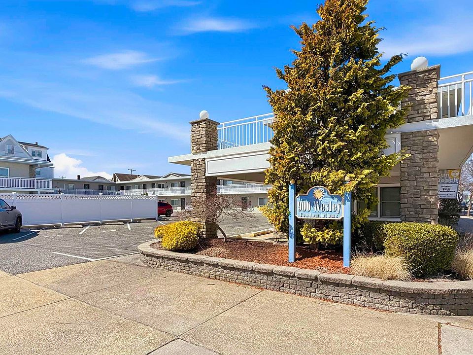 1st image of 900 Wesley Ave #215