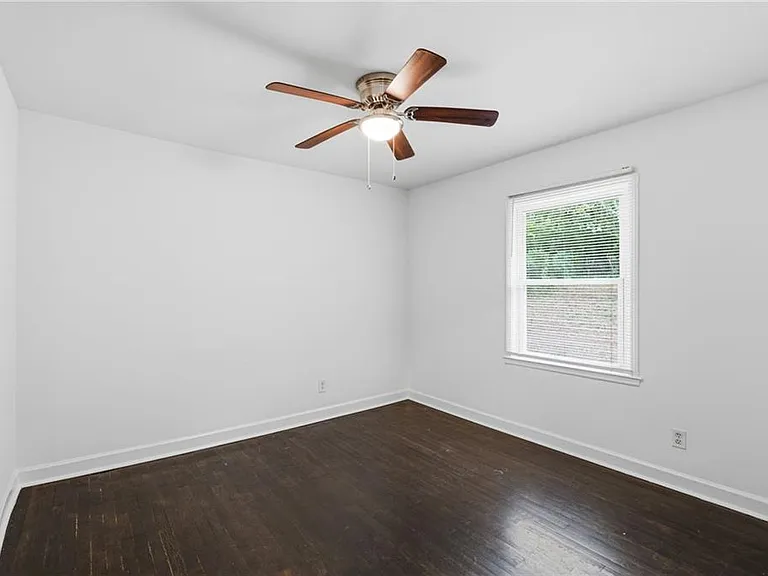 2035 Miriam Ln — Photo 11