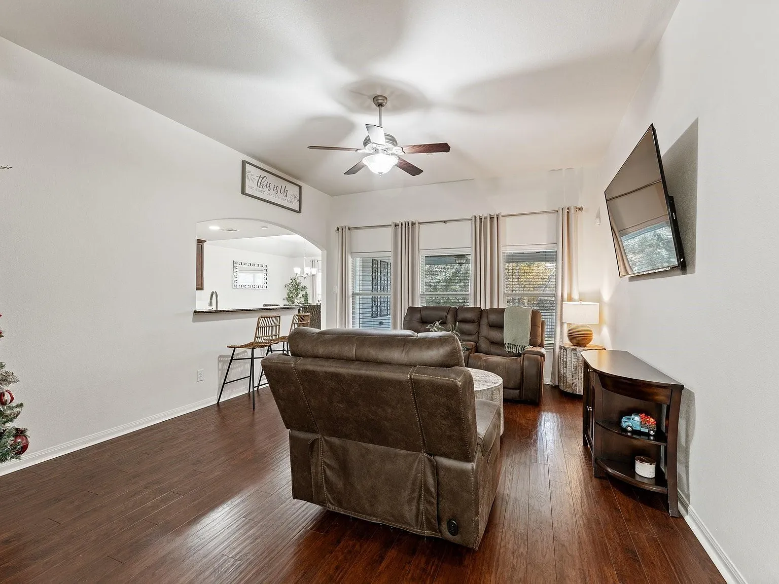 3 bed, 2.0 bath, 1618 sqft, $1,850 — Photo 4