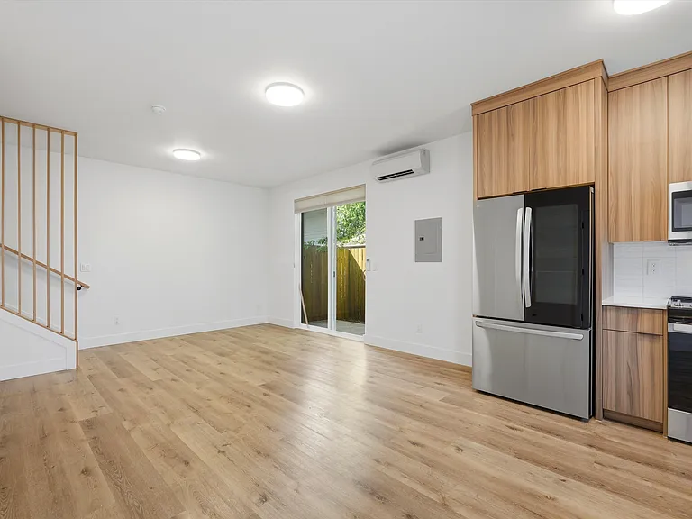5221 N Maryland Ave — Photo 9