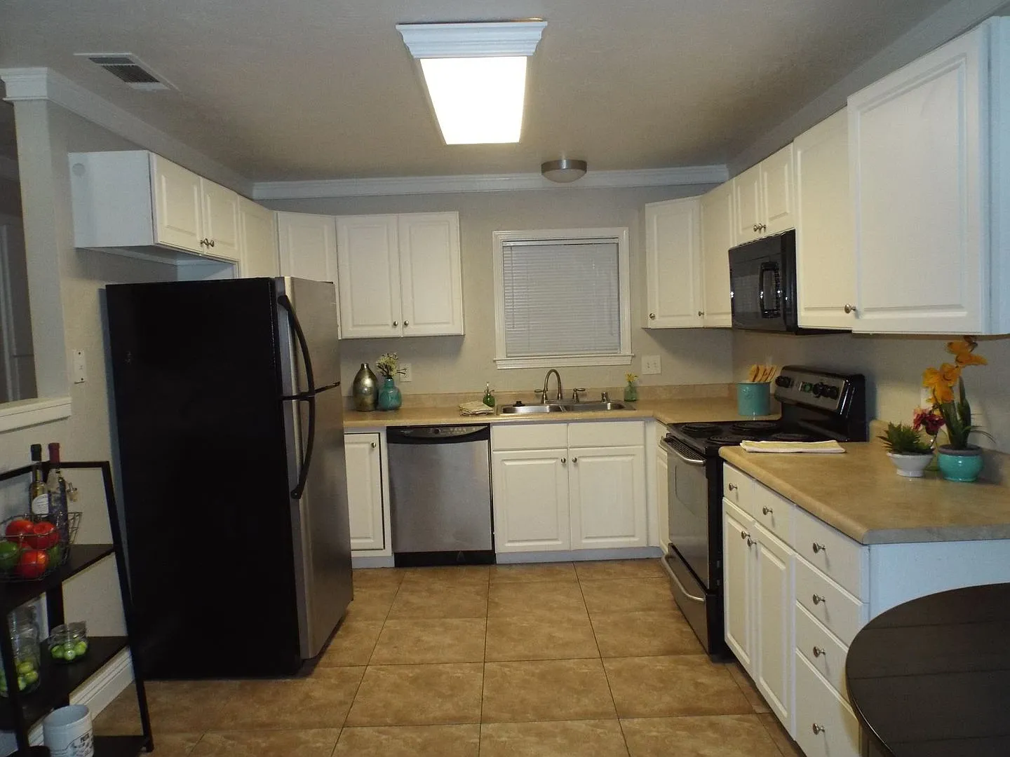 0605 - 303 Hickory St — Photo 3