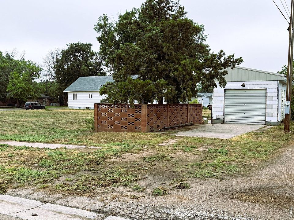2nd image of 600 W 5th St