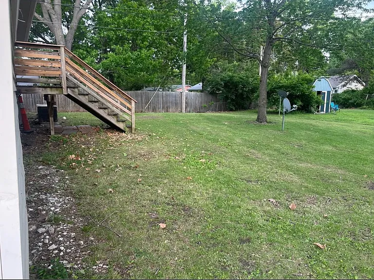 1315 W 19th Ter #B — Photo 2