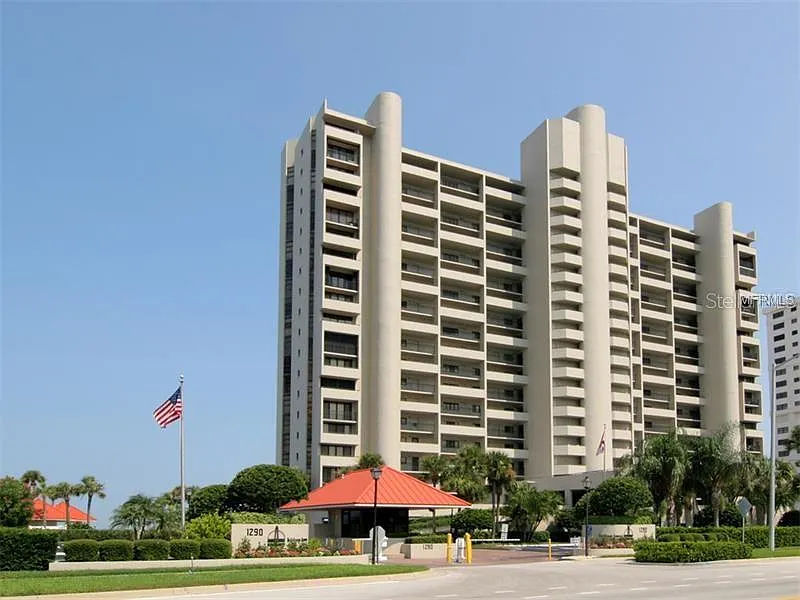 2 bed, 2.0 bath, 1152 sqft, $6,500 — Photo 2
